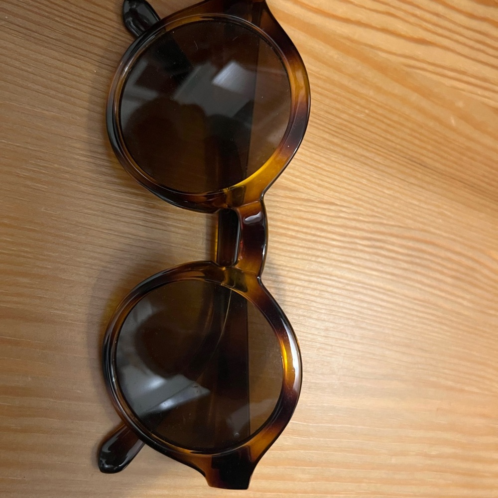 Stylish Tortoiseshell Sunglasses